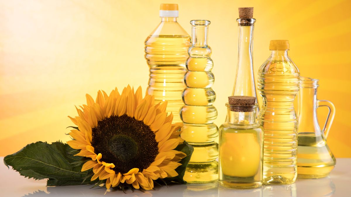 Dầu hướng dương là loại dầu thực vật tốt cho sức khỏe với hàm lượng cao vitamin E và acid béo không bão hòa